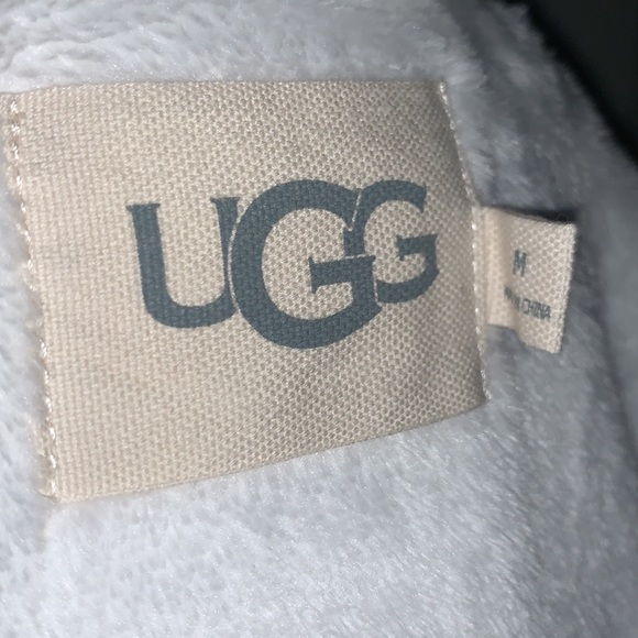 UGG BRAND NEW SIZE MEDIUM MIRANDA GORGEOUS WHITE HOODED FLEECE ROBE - Picture 9 of 13